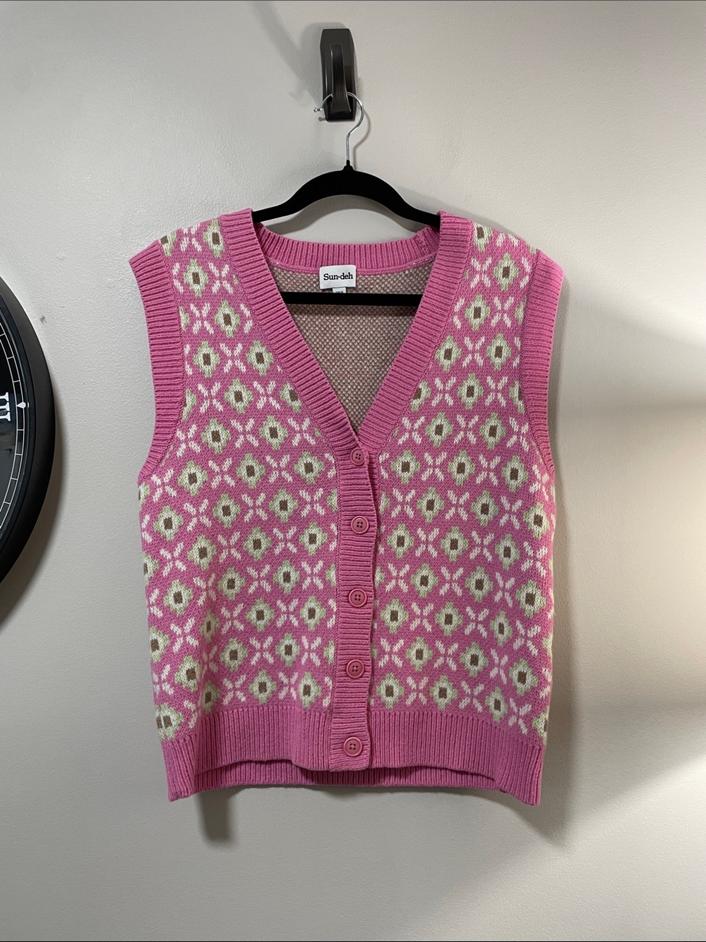 Aritzia Sun-deh Pink and Cream Patterned Merino Wool blend V-Neck Sweater Vest